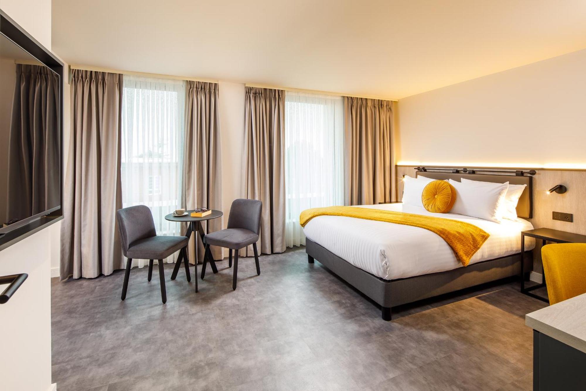 Southgate Hotel London East Barnet Екстериор снимка