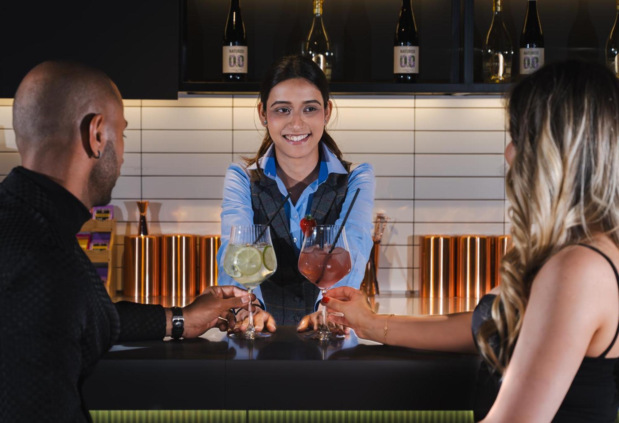 Southgate Hotel London East Barnet Екстериор снимка