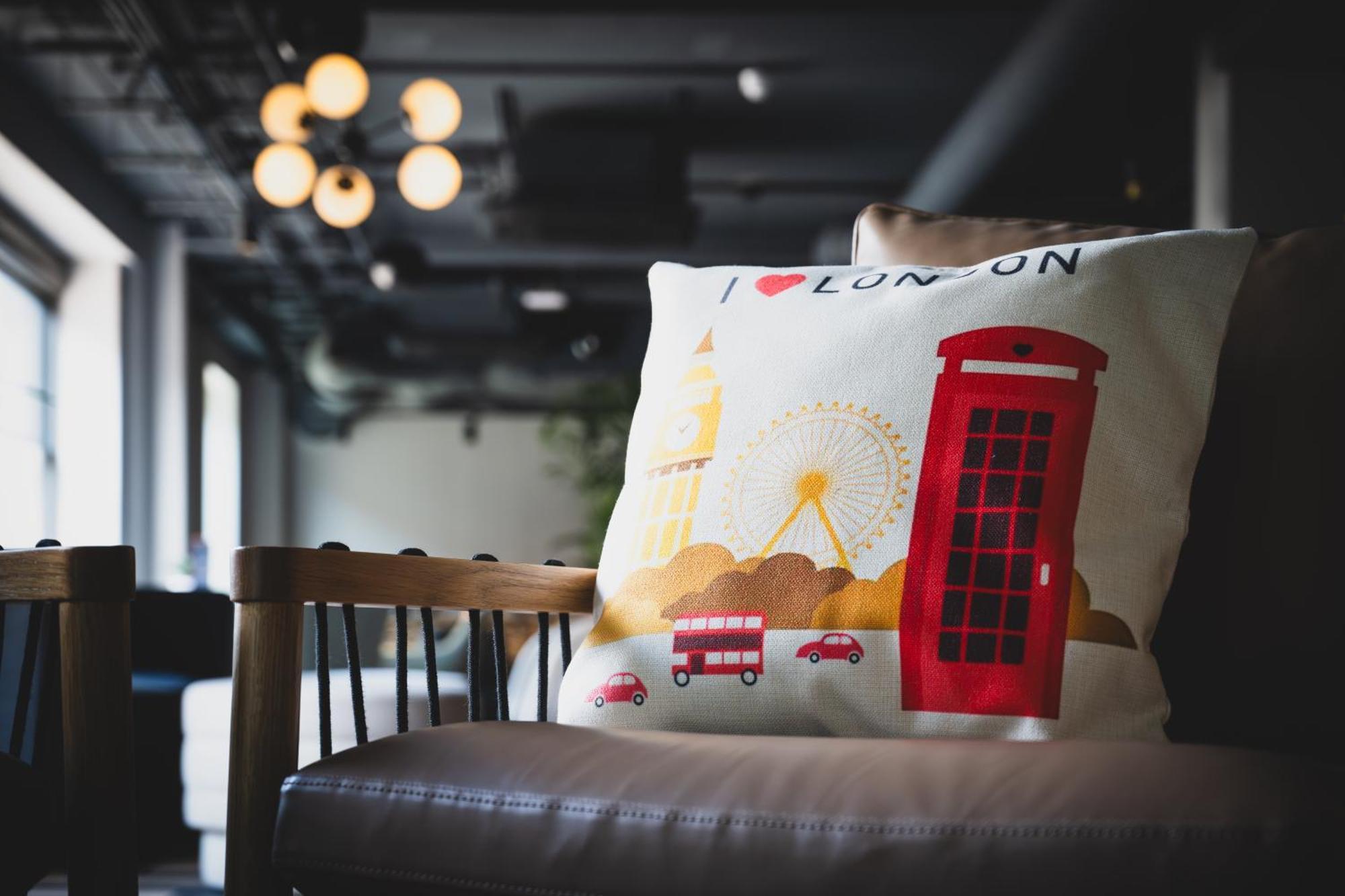 Southgate Hotel London East Barnet Екстериор снимка