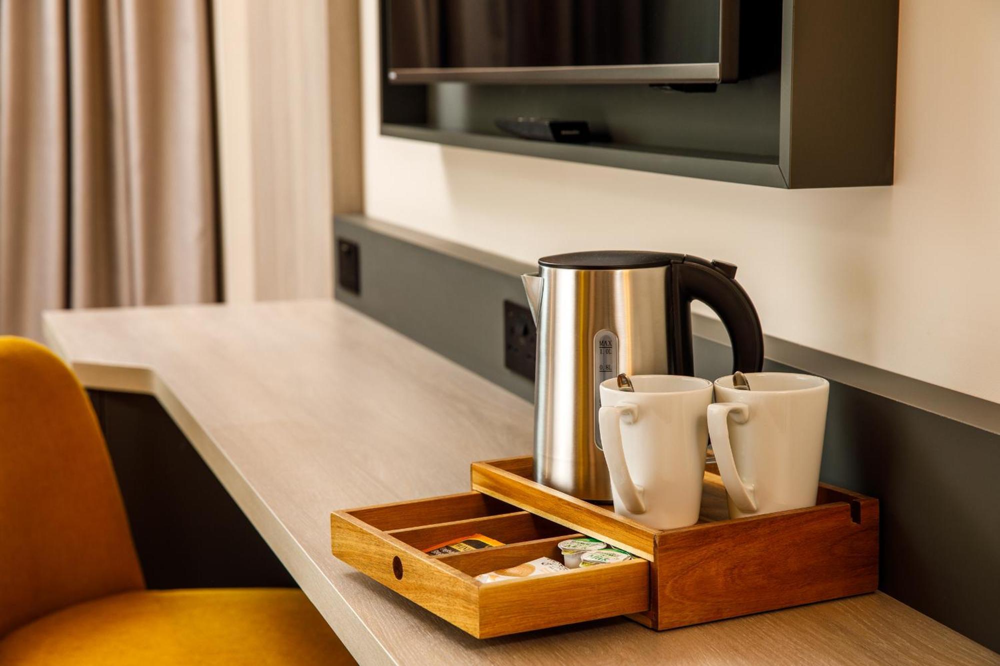 Southgate Hotel London East Barnet Екстериор снимка