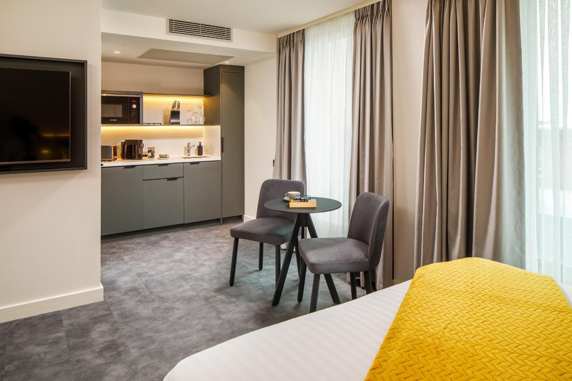 Southgate Hotel London East Barnet Екстериор снимка