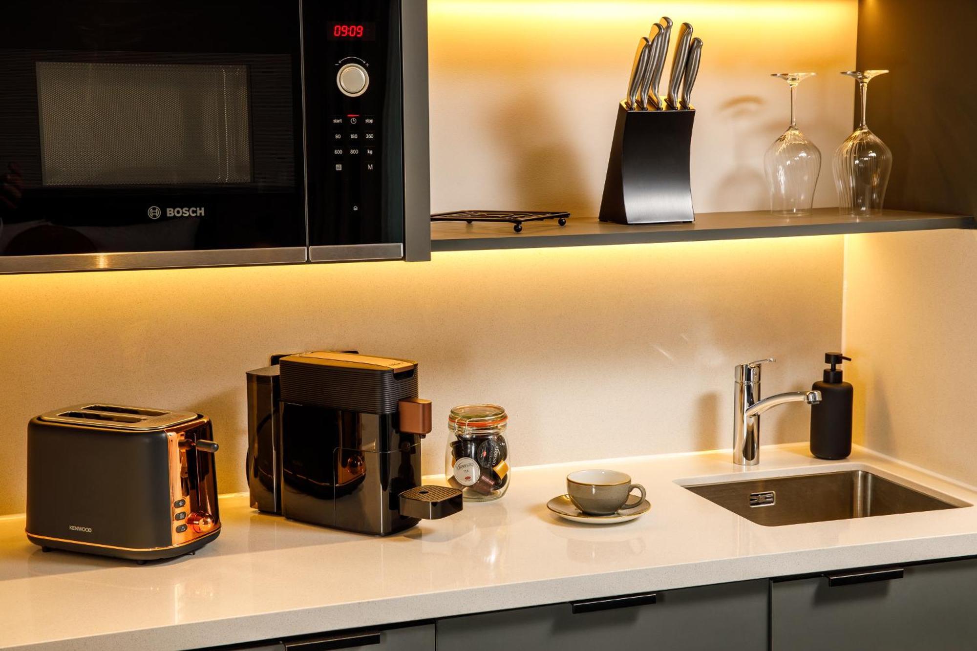 Southgate Hotel London East Barnet Екстериор снимка