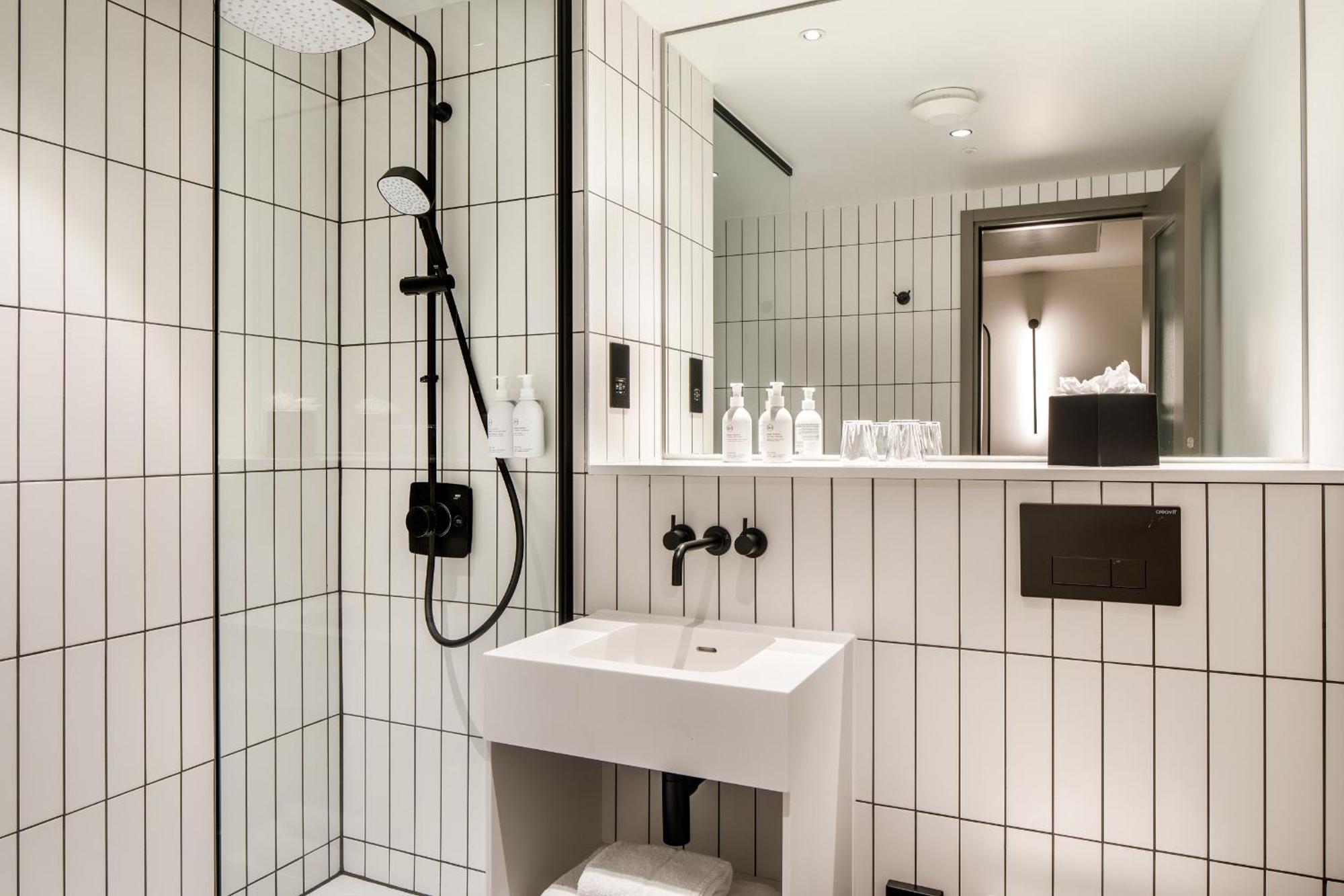 Southgate Hotel London East Barnet Екстериор снимка