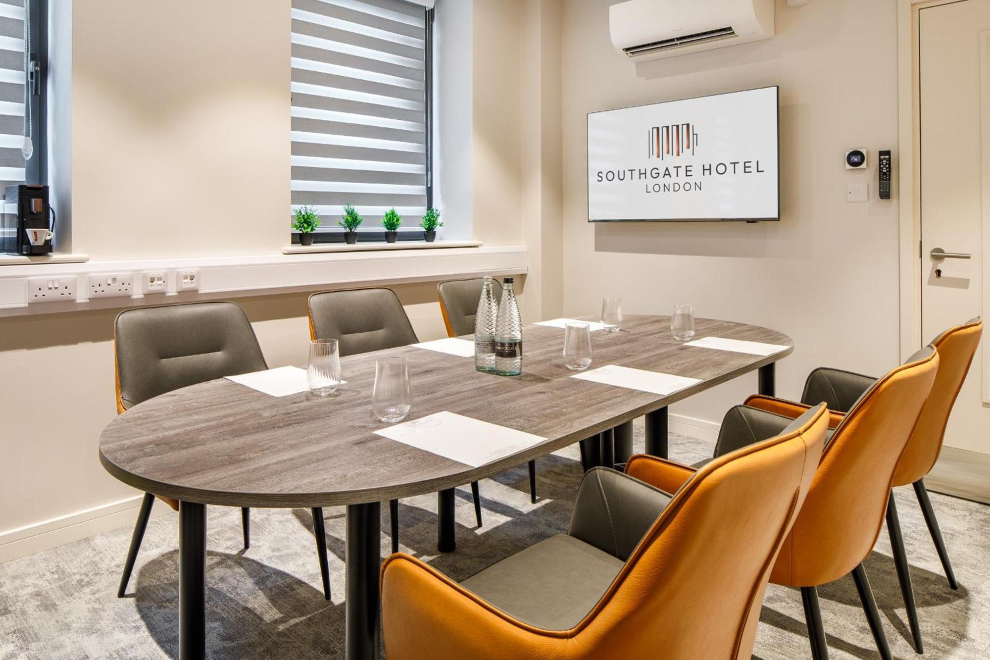 Southgate Hotel London East Barnet Екстериор снимка