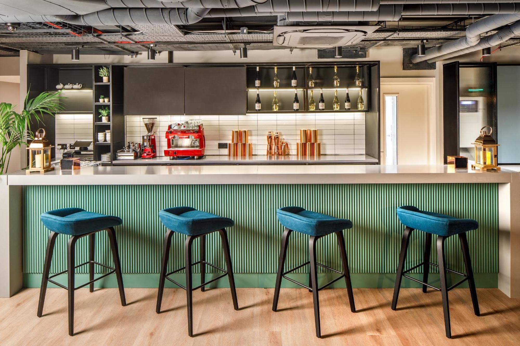 Southgate Hotel London East Barnet Екстериор снимка