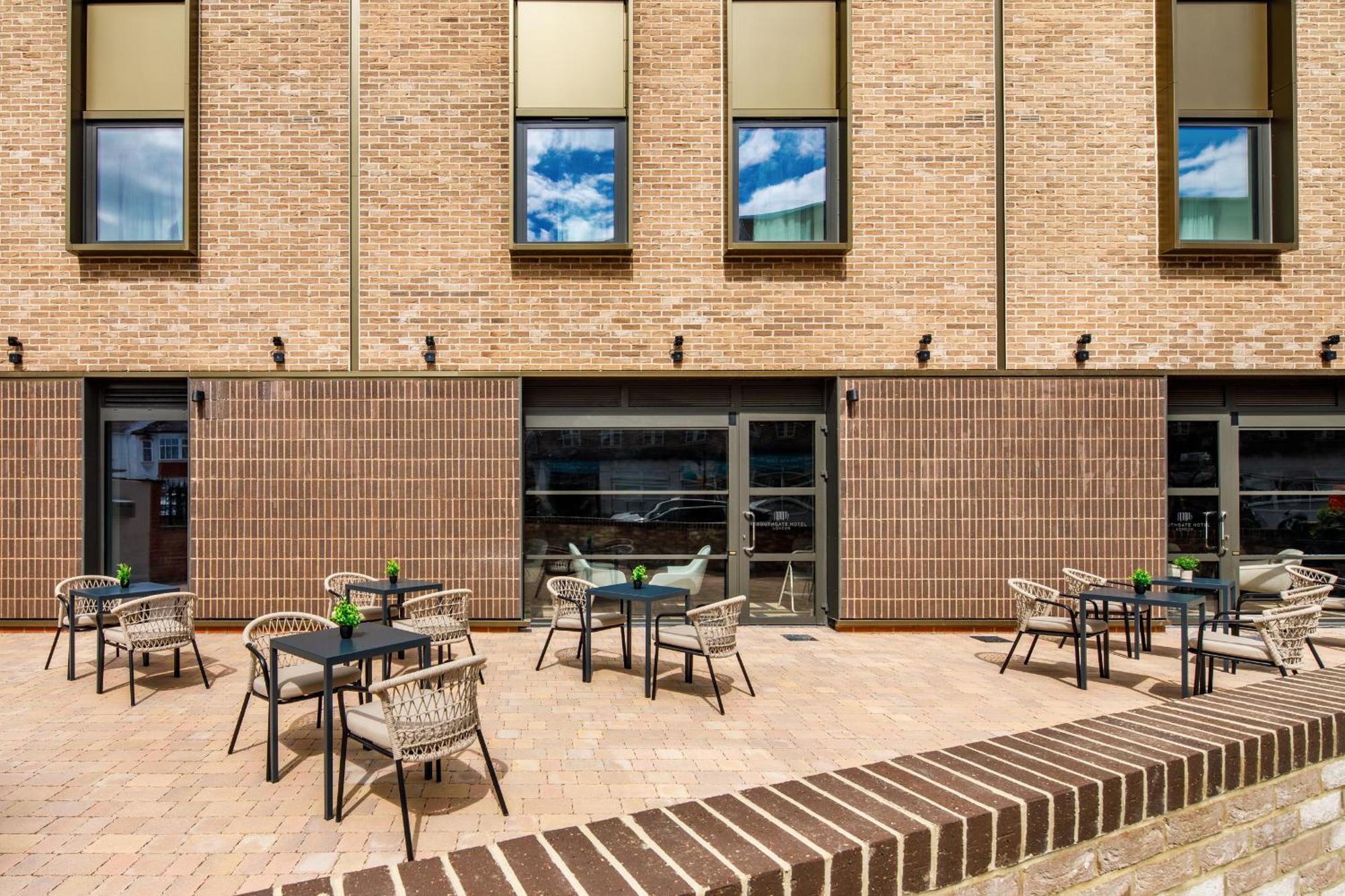 Southgate Hotel London East Barnet Екстериор снимка